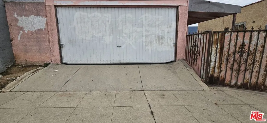 2000 W 68th Street, Los Angeles, California 90047 home-pic-58