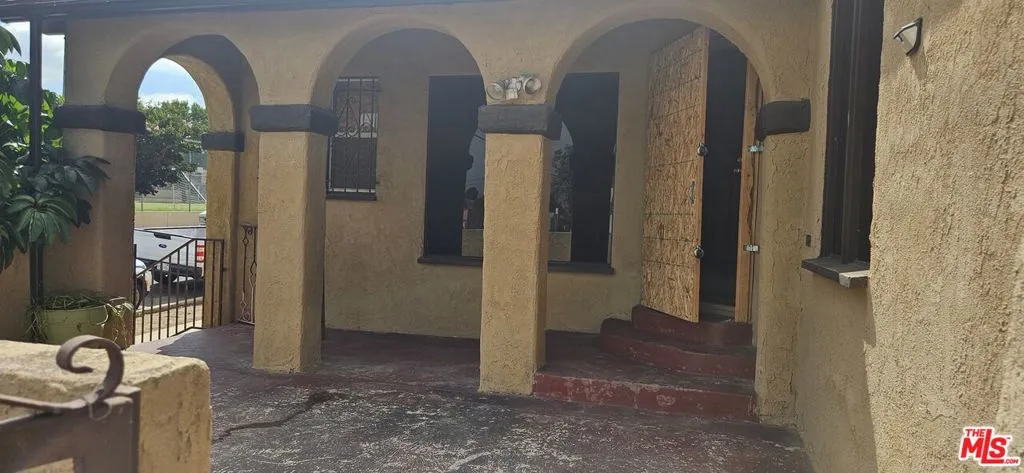 2000 W 68th Street, Los Angeles, California 90047 home-pic-60