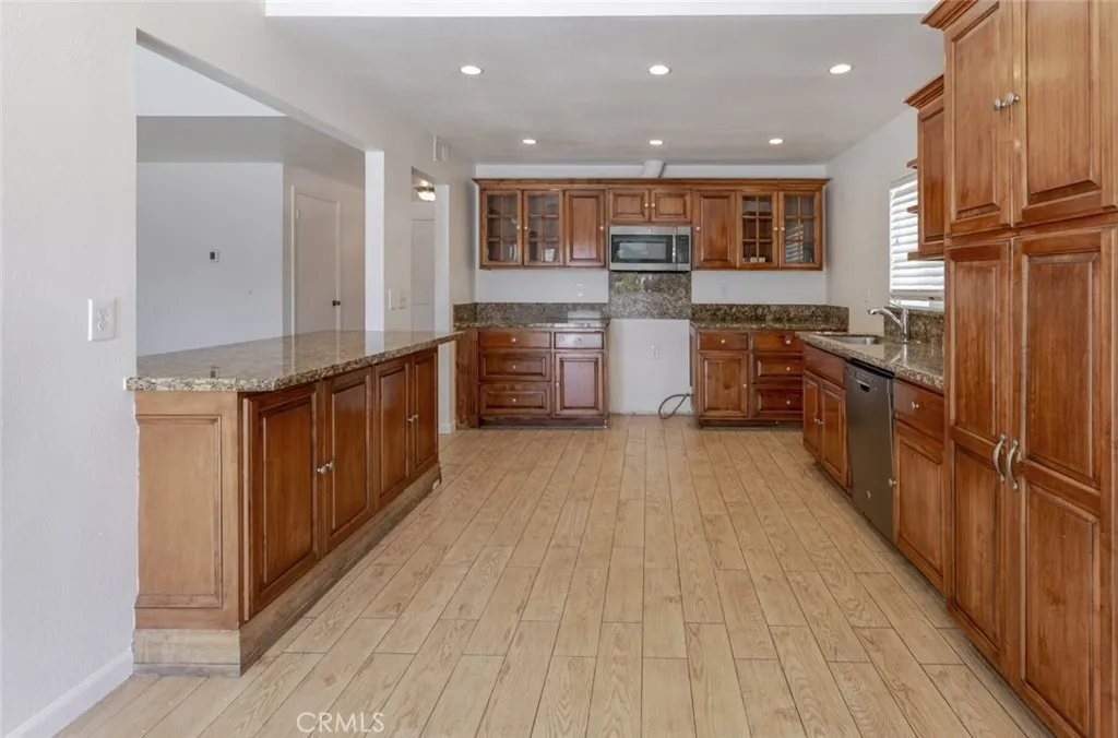 37944 29th Street E, Palmdale, California 93550 home-pic-9