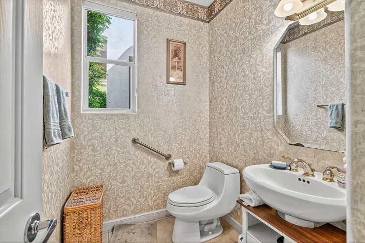 powder-room