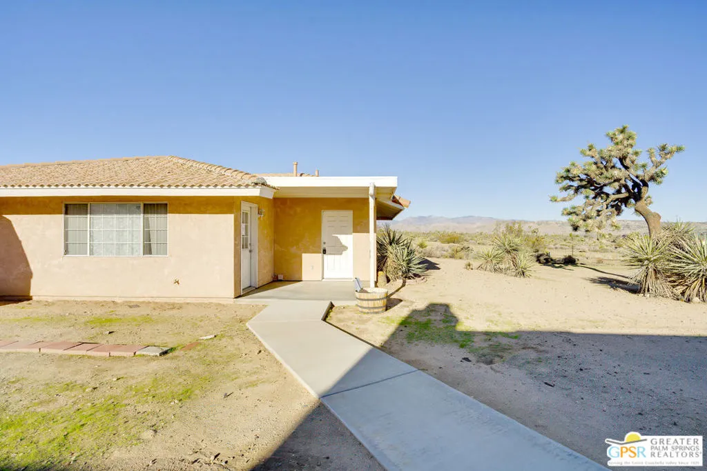 7590 Indio Avenue, Yucca Valley, California 92284 home-pic-54