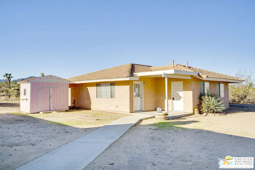 7590 Indio Avenue, Yucca Valley, California 92284 home-pic-52