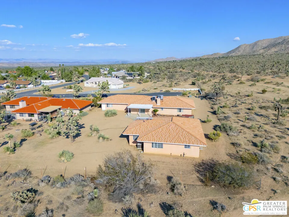 7590 Indio Avenue, Yucca Valley, California 92284 home-pic-8