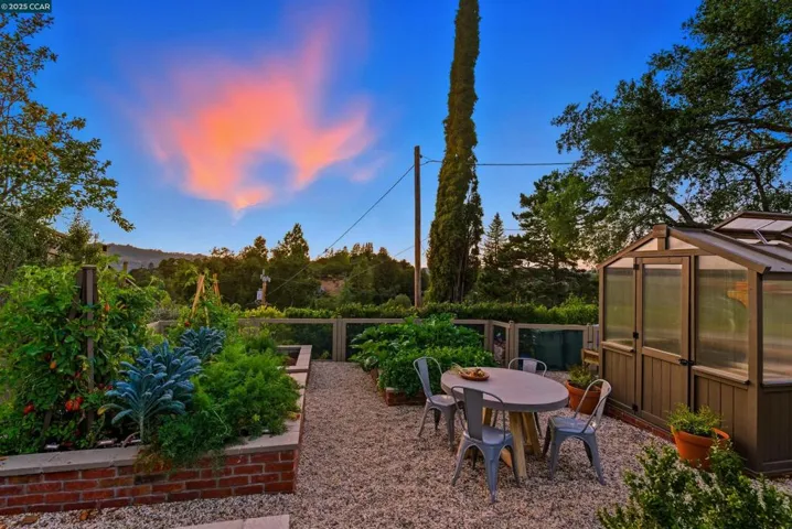 47 Charles Hill Cir, Orinda, California 94563