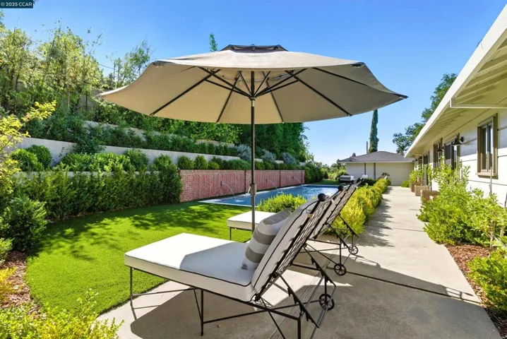 47 Charles Hill Cir, Orinda, California 94563