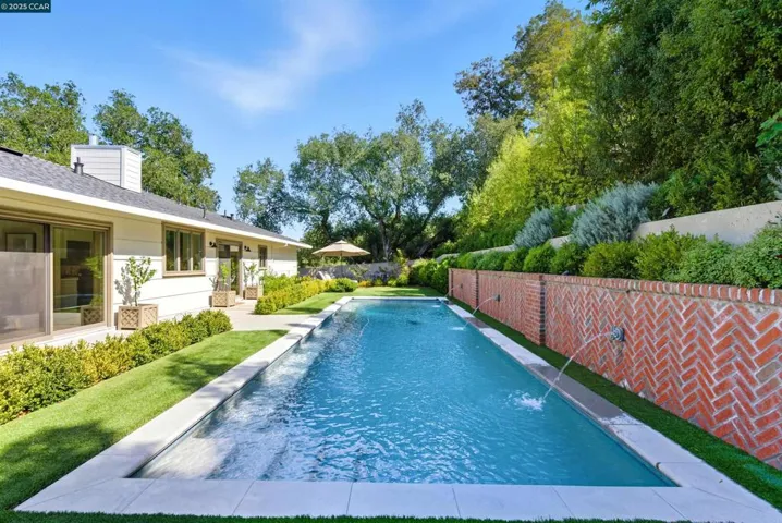 47 Charles Hill Cir, Orinda, California 94563