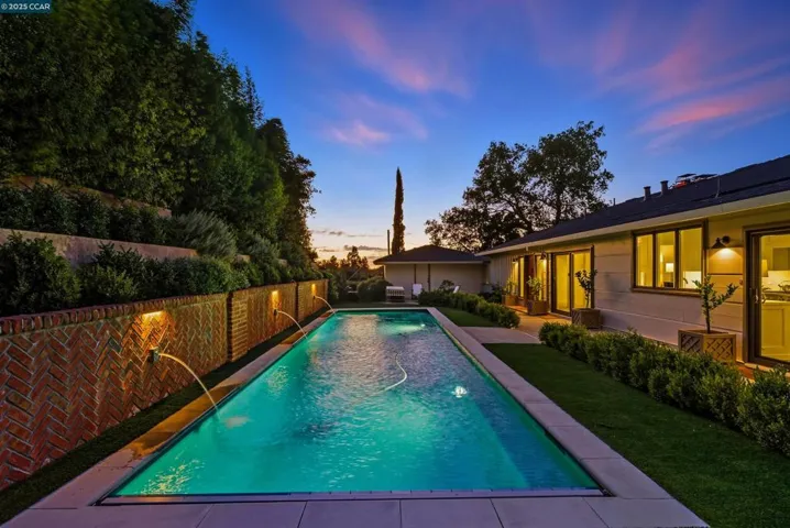 47 Charles Hill Cir, Orinda, California 94563