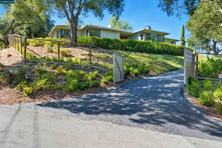 47 Charles Hill Cir, Orinda, California 94563