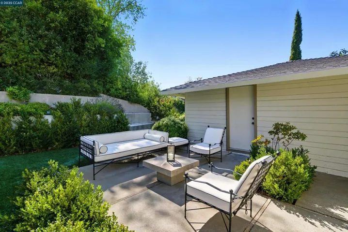 47 Charles Hill Cir, Orinda, California 94563