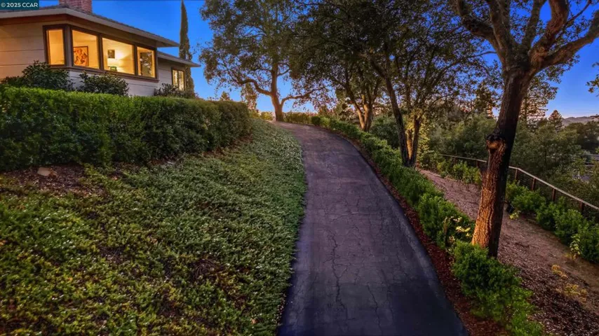 47 Charles Hill Cir, Orinda, California 94563