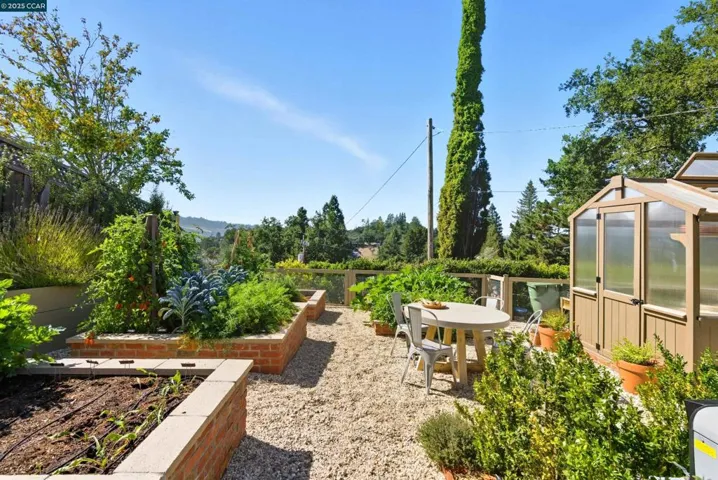 47 Charles Hill Cir, Orinda, California 94563