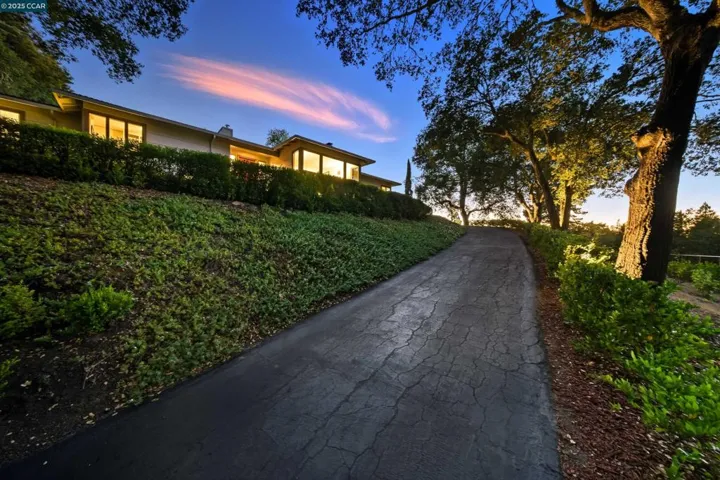 47 Charles Hill Cir, Orinda, California 94563