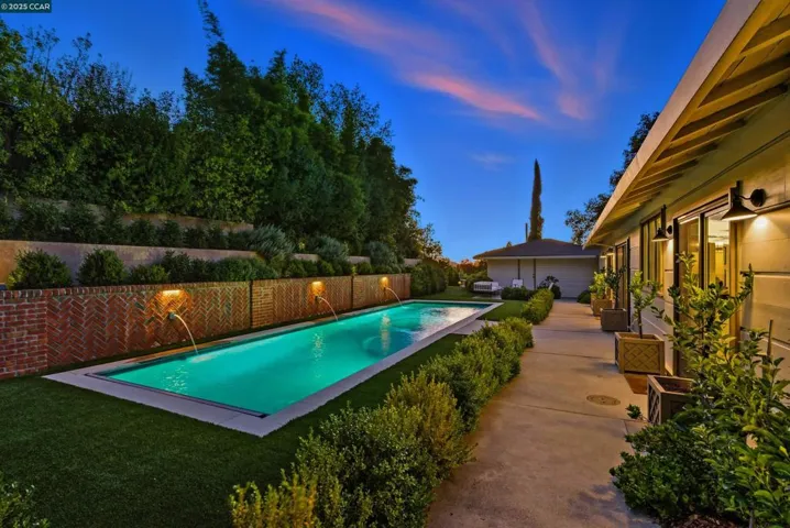 47 Charles Hill Cir, Orinda, California 94563