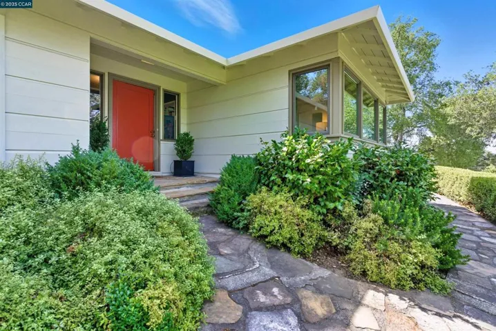 47 Charles Hill Cir, Orinda, California 94563