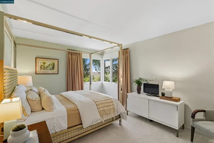 47 Charles Hill Cir, Orinda, California 94563