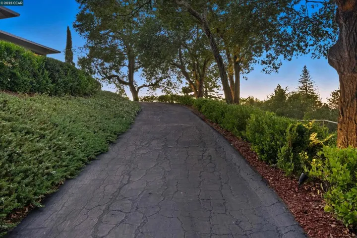47 Charles Hill Cir, Orinda, California 94563