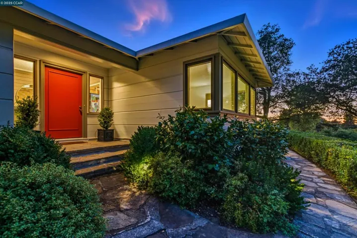 47 Charles Hill Cir, Orinda, California 94563