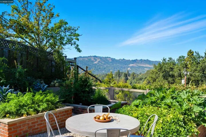 47 Charles Hill Cir, Orinda, California 94563