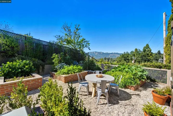 47 Charles Hill Cir, Orinda, California 94563