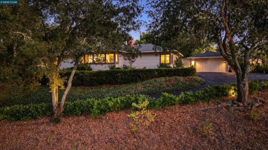 47 Charles Hill Cir, Orinda, California 94563