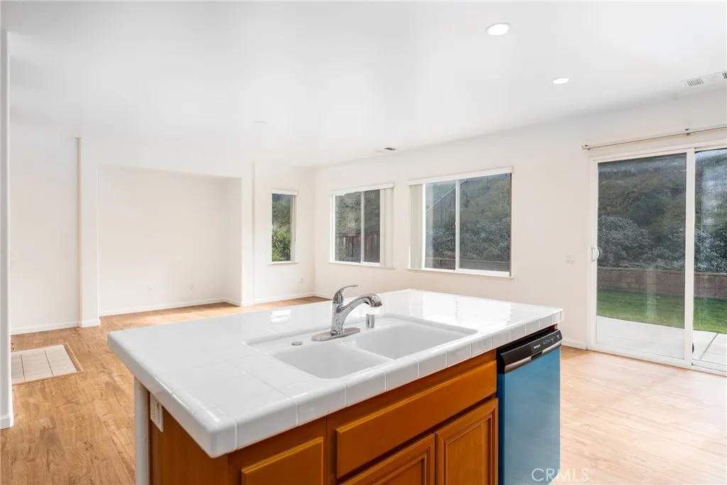 28913 Avalon Avenue, Moreno Valley, California 92555 home-pic-11