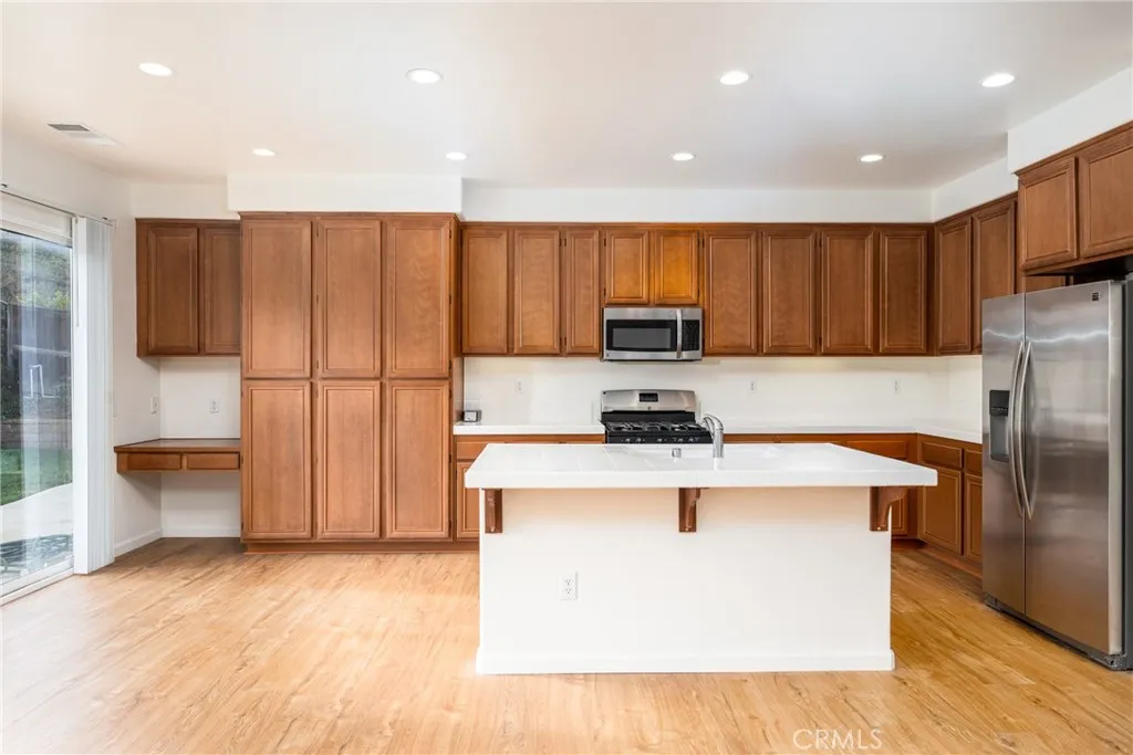 28913 Avalon Avenue, Moreno Valley, California 92555 home-pic-8