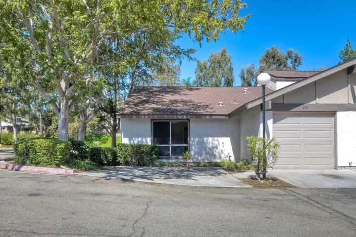 242 Eveningside Gln, Escondido, California 92026
