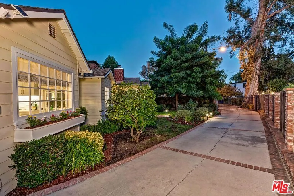 11191 Valley Spring Place, North Hollywood, California 91602 home-pic-6