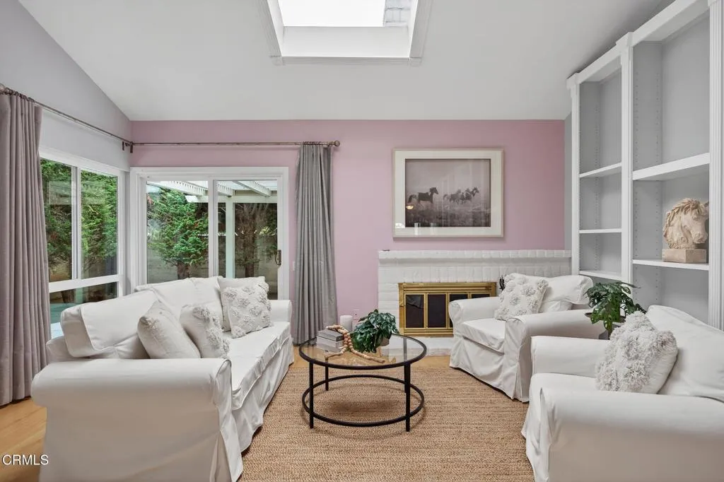 628 Sapphire Avenue, Ventura, California 93004 home-pic-2