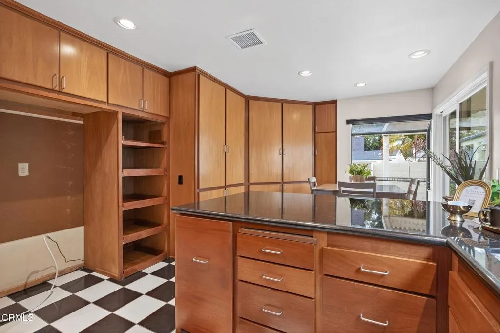 628 Sapphire Avenue, Ventura, California 93004 home-pic-17