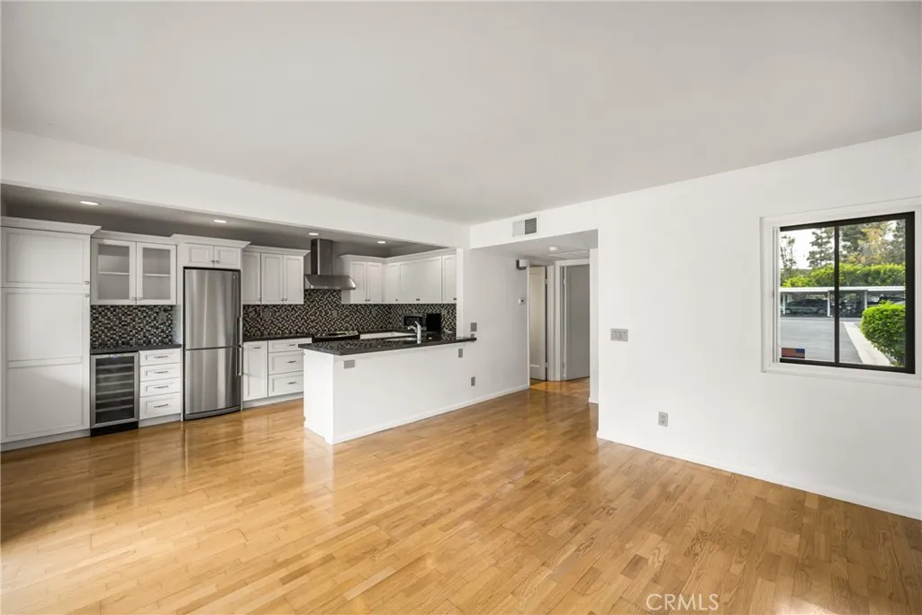 6004 Bixby Village Drive 21, Long Beach, California 90803 home-pic-4