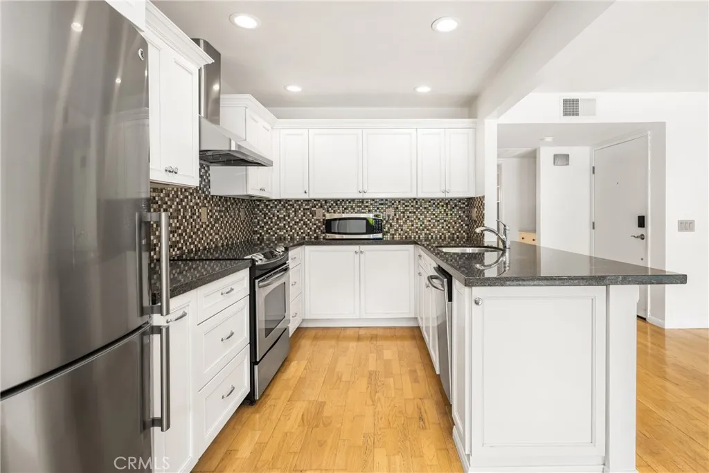 6004 Bixby Village Drive 21, Long Beach, California 90803 home-pic-11