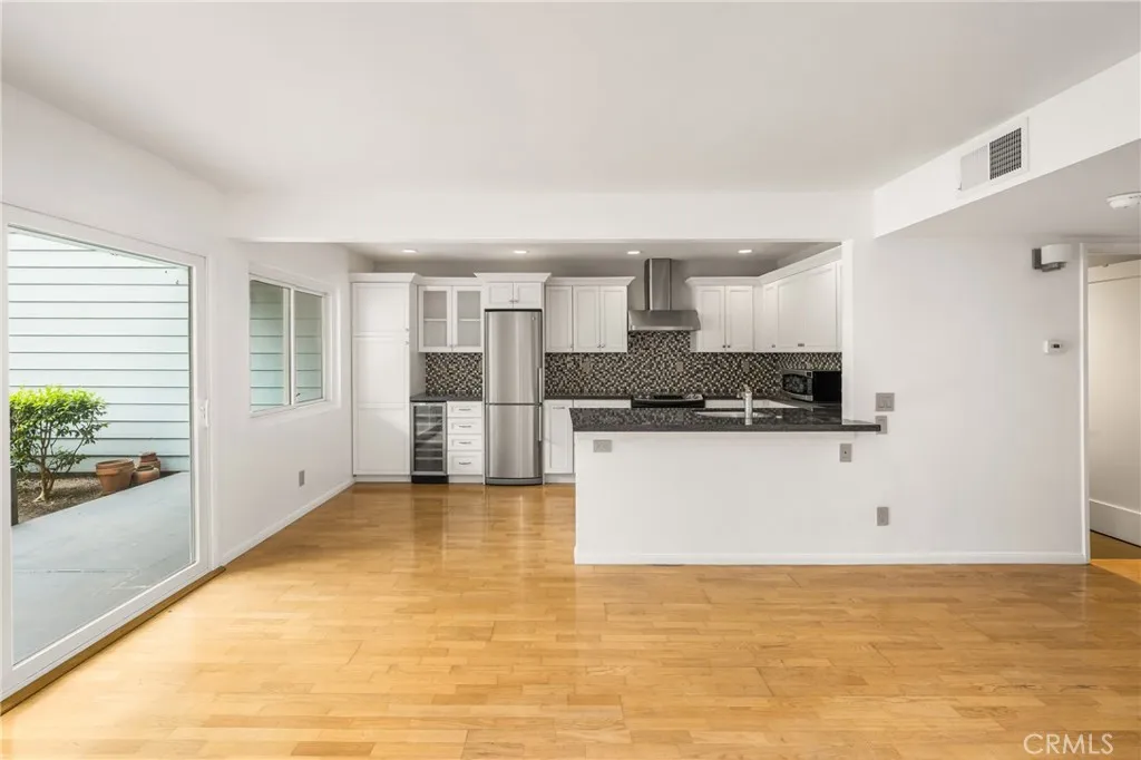 6004 Bixby Village Drive 21, Long Beach, California 90803 home-pic-3