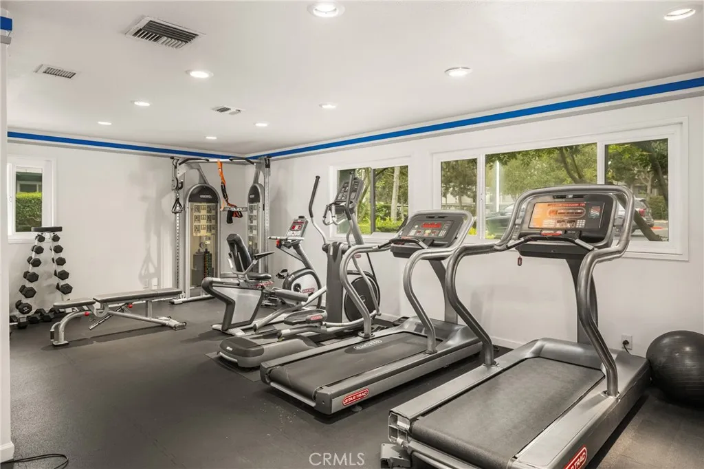 6004 Bixby Village Drive 21, Long Beach, California 90803 home-pic-23