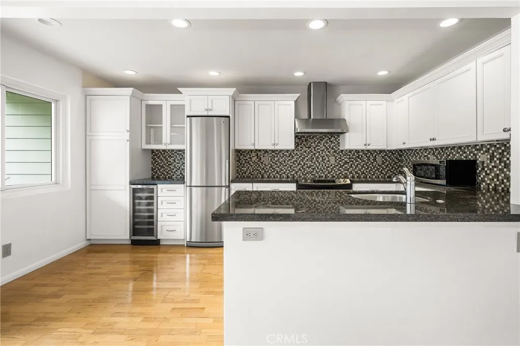 6004 Bixby Village Drive 21, Long Beach, California 90803 home-pic-7