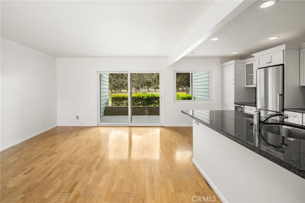 6004 Bixby Village Drive 21, Long Beach, California 90803 home-pic-6
