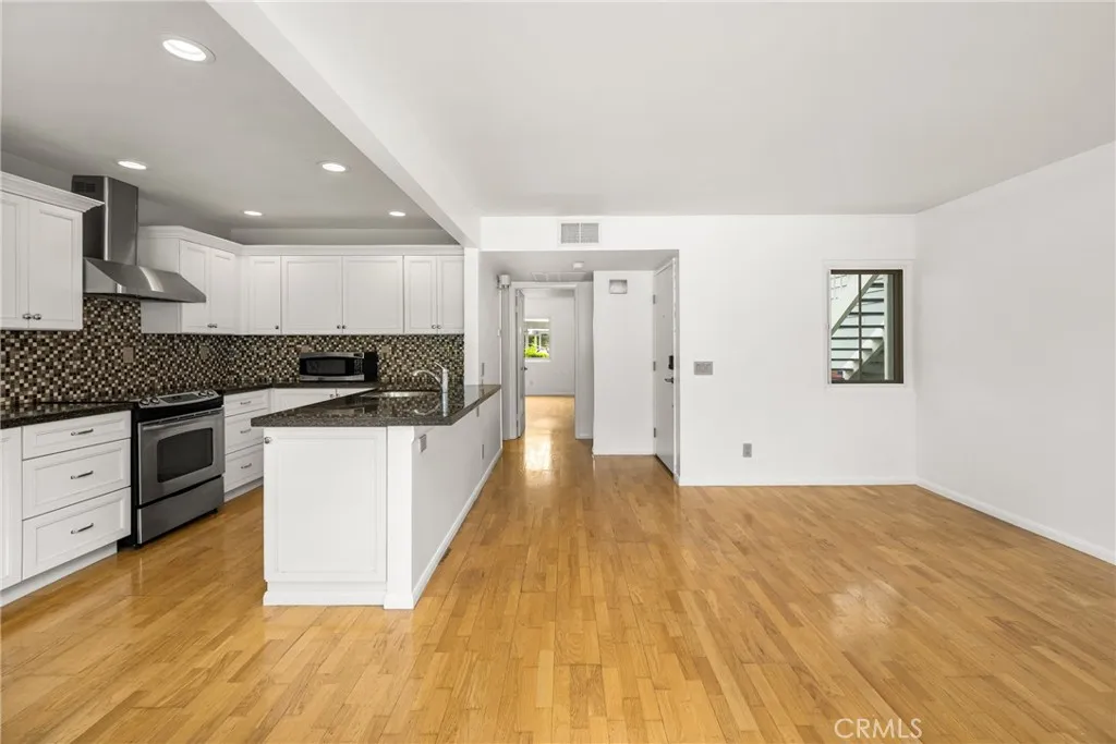 6004 Bixby Village Drive 21, Long Beach, California 90803 home-pic-9