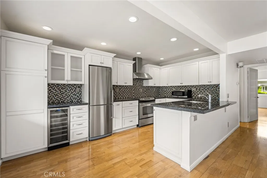 6004 Bixby Village Drive 21, Long Beach, California 90803 home-pic-3