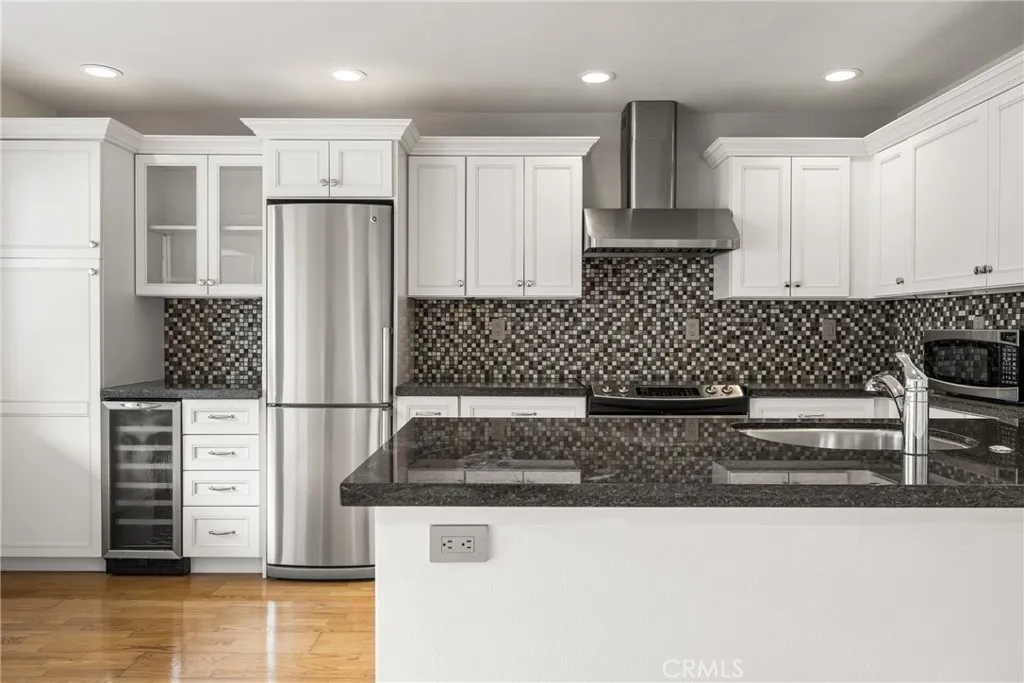6004 Bixby Village Drive 21, Long Beach, California 90803 home-pic-1