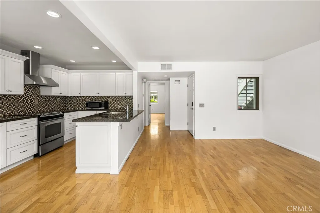 6004 Bixby Village Drive 21, Long Beach, California 90803 home-pic-10