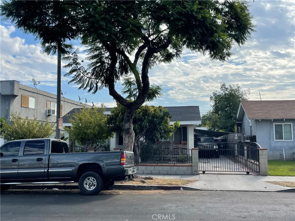 2366 Linden Avenue, Long Beach, California 90806 home-pic-0