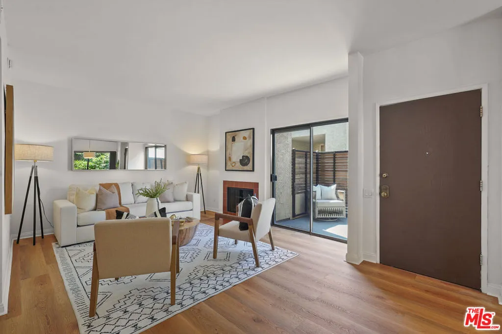 1655 Greenfield Avenue 3, Los Angeles, California 90025 home-pic-6