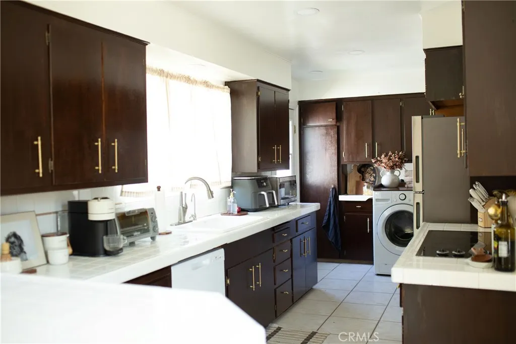 715 E Mcfadden, Santa Ana, California 92701 home-pic-1