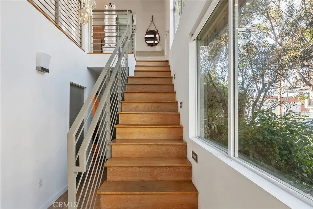 6736 W Hepburn Way, Los Angeles, California 90038 home-pic-3
