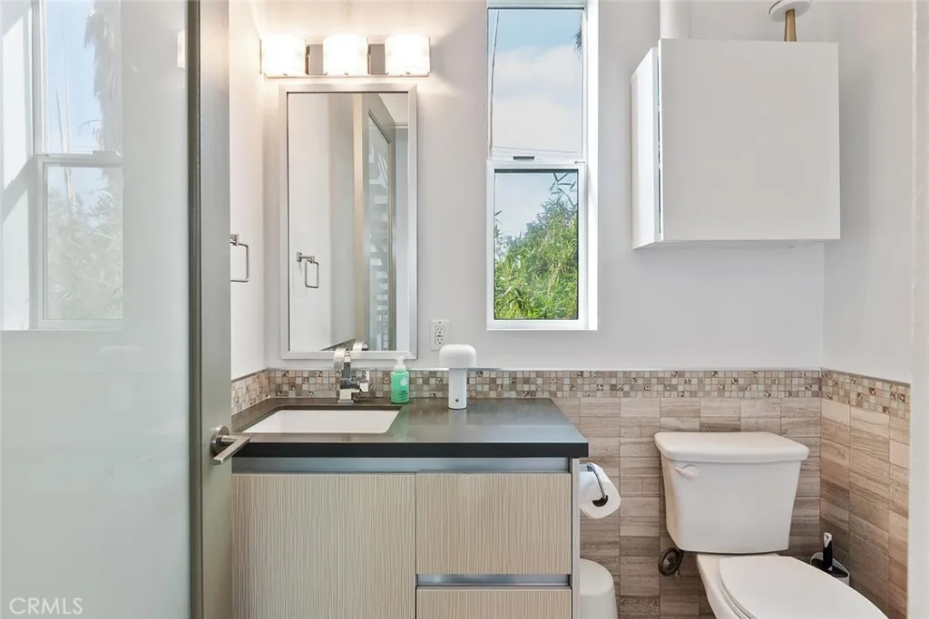 6736 W Hepburn Way, Los Angeles, California 90038 home-pic-15