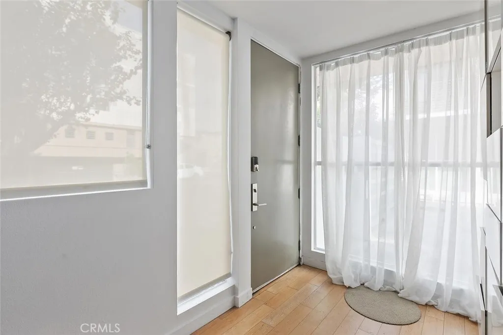 6736 W Hepburn Way, Los Angeles, California 90038 home-pic-1
