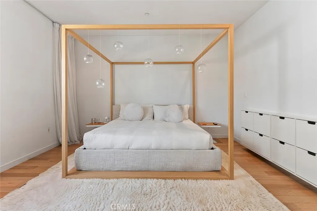 6736 W Hepburn Way, Los Angeles, California 90038 home-pic-19