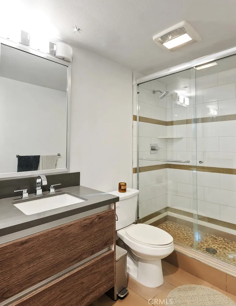 6736 W Hepburn Way, Los Angeles, California 90038 home-pic-28