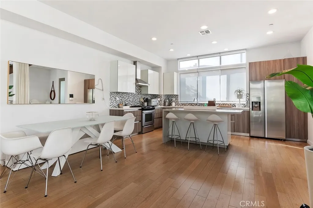 6736 W Hepburn Way, Los Angeles, California 90038 home-pic-10