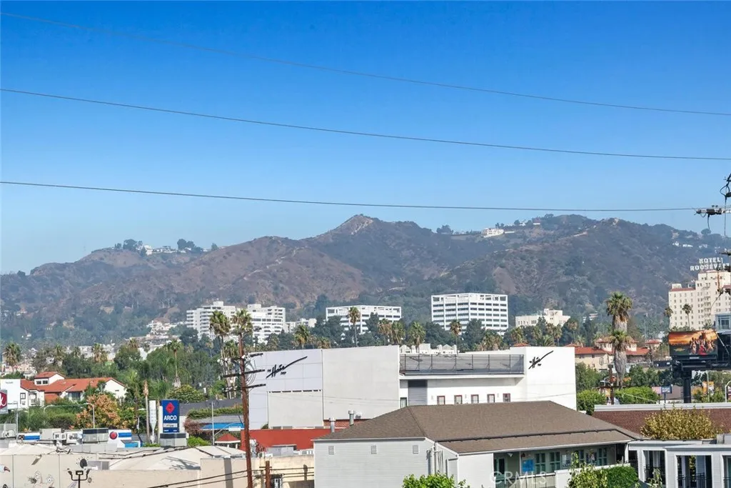 6736 W Hepburn Way, Los Angeles, California 90038 home-pic-39